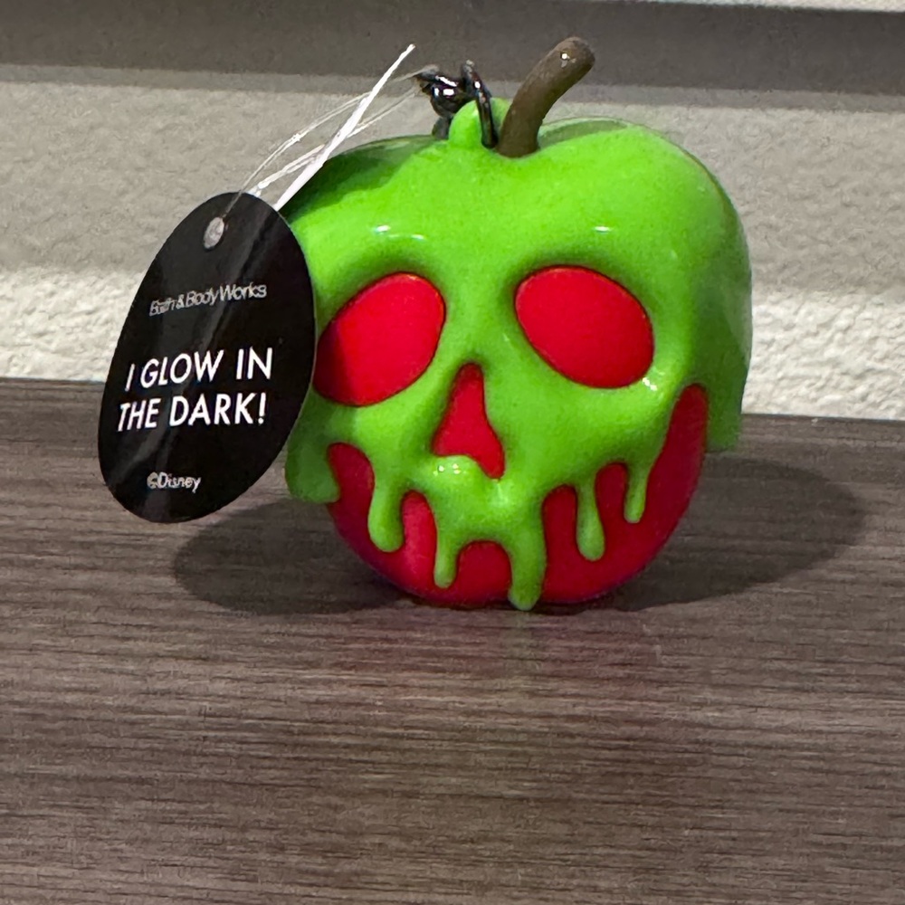 Poison Apple Pocket Bac Holder Evil Queen Bath and Body Works
